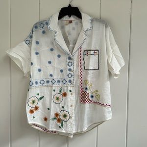NWT Pilcro Small Embroidered SS blouse